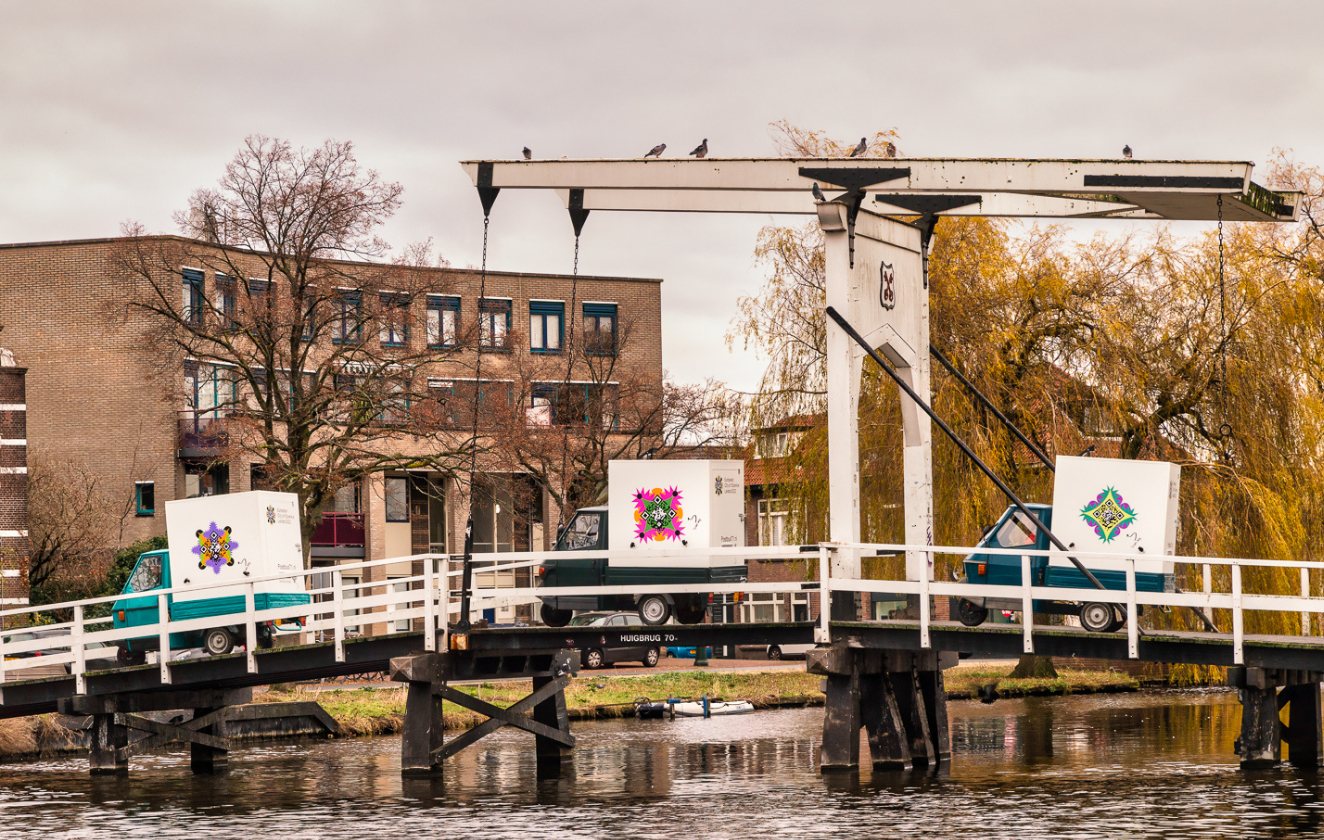 Tuktuk op brug